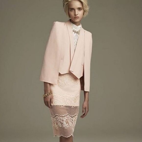 Elliatt Mood Peach Lace Pencil Skirt Size Small - Picture 13 of 15